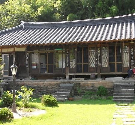 Goseong Choi Pilgan'S Old House Hotel Kültér fotó