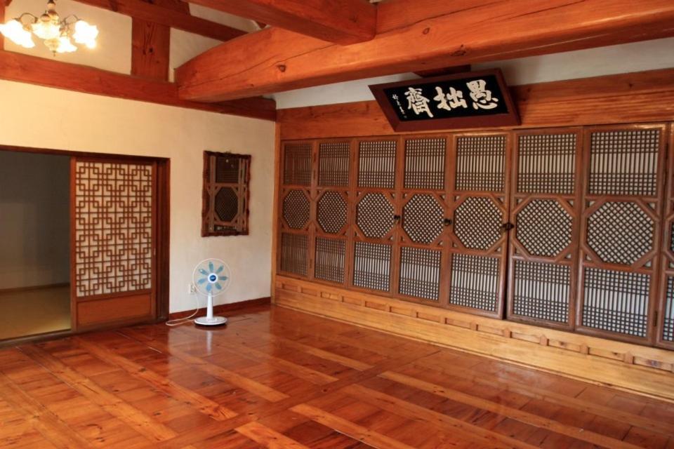 Goseong Choi Pilgan'S Old House Hotel Kültér fotó